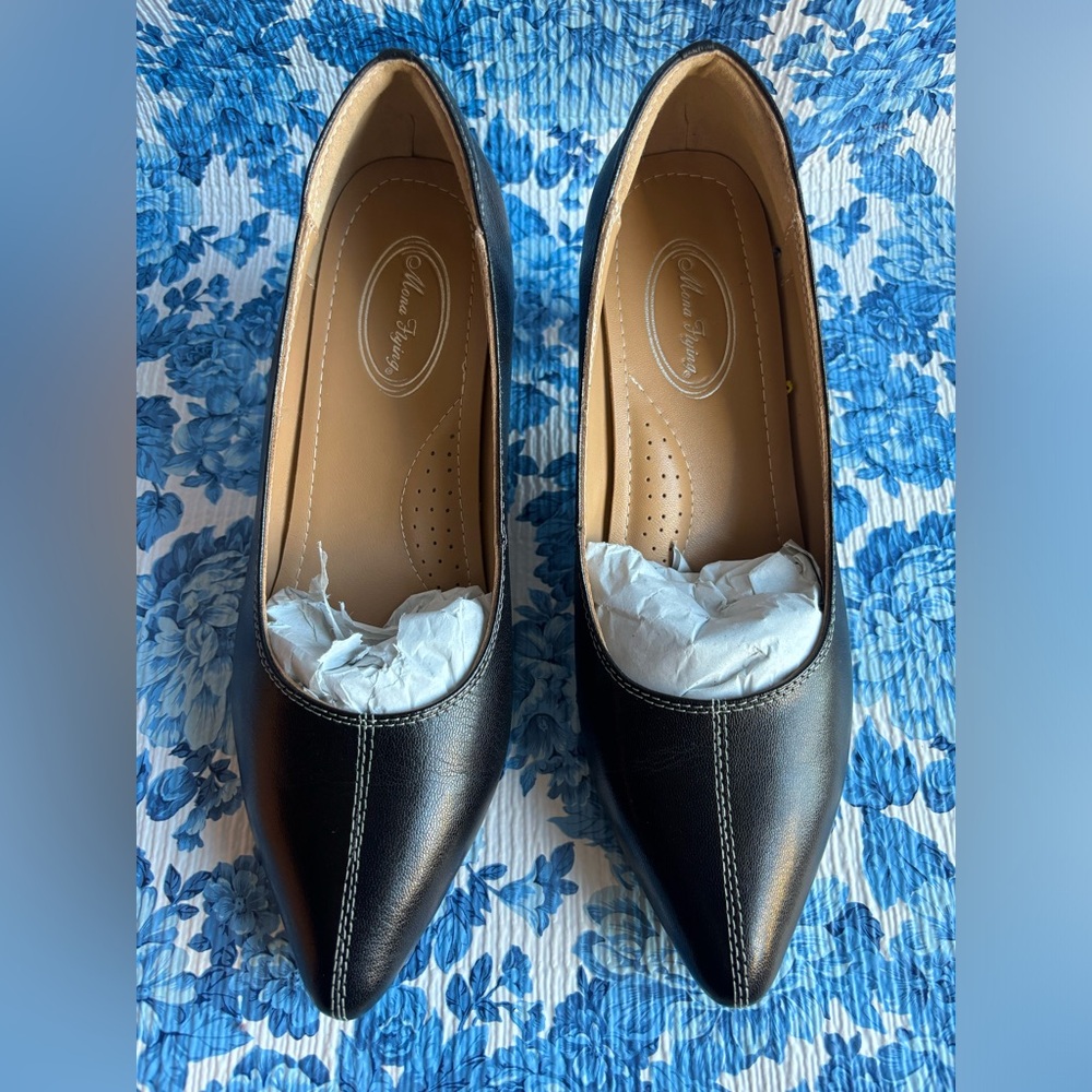NWT black Mona Flying kitten heel pumps